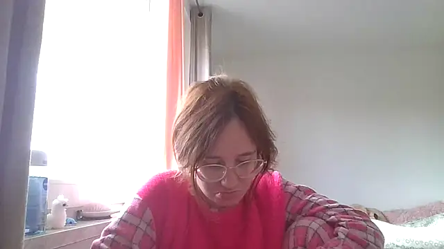 Snapshot of LuckySLove chatting on 10/13/25, 01:22 LuckySLove online show from 10/13/25, 01:22