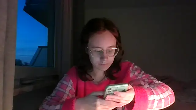 Snapshot of LuckySLove chatting on 03/08/26, 05:28 LuckySLove online show from 03/08/26, 05:28