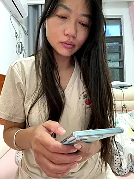 Snapshot of Nini-cn chatting on 10/21/25, 10:21 Nini-cn online show from 10/21/25, 10:21