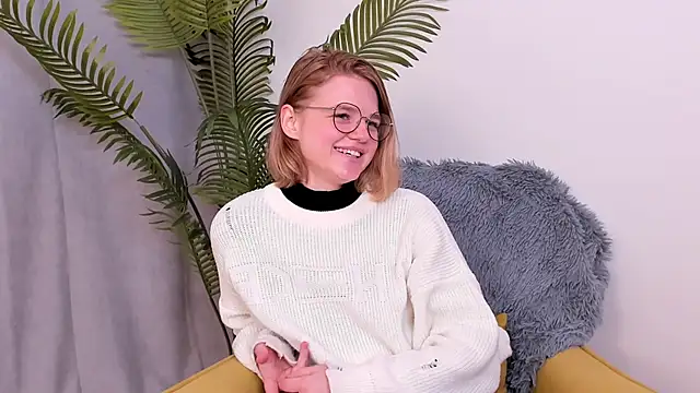 LillieLejune online show from 10/16/25, 02:07