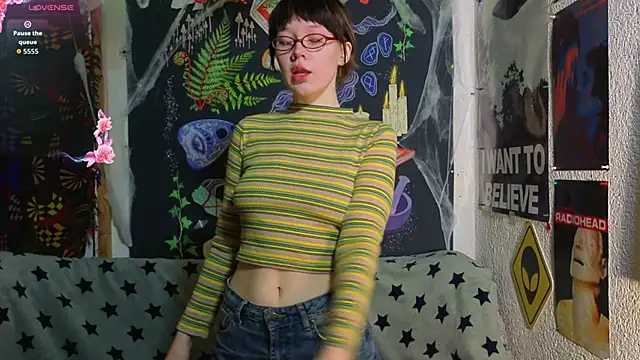 ReincarnatedAngel online show from 11/16/25, 09:31