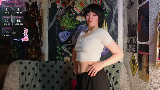 ReincarnatedAngel online show from 12/17/25, 08:37