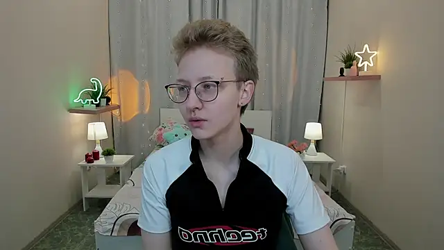 EllaSloan online show from 10/28/25, 03:32