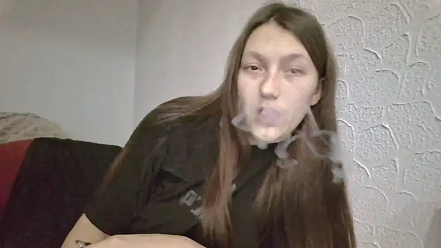 Snapshot of luna_tt chatting on 12/18/25, 06:47 luna tt online show from 12/18/25, 06:47