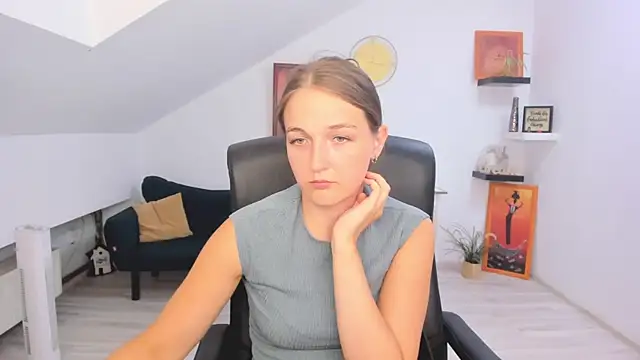 AnneWilsonn online show from 08/03/26, 12:21