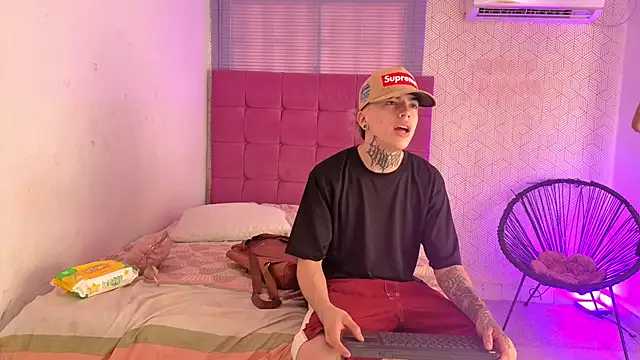 lily and wan online show from 12/01/25, 01:16