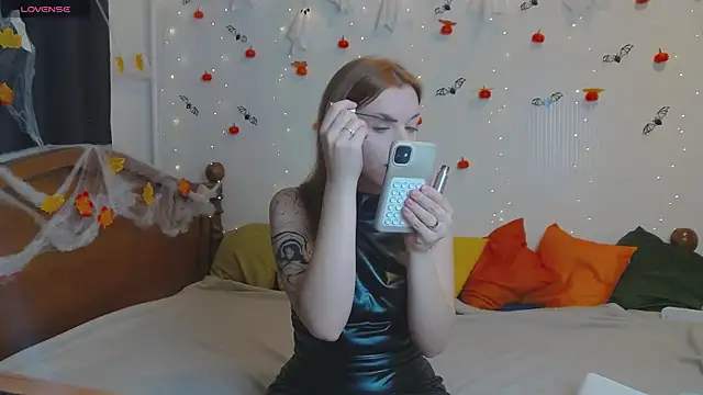 MeganNewCat online show from 10/28/25, 09:35