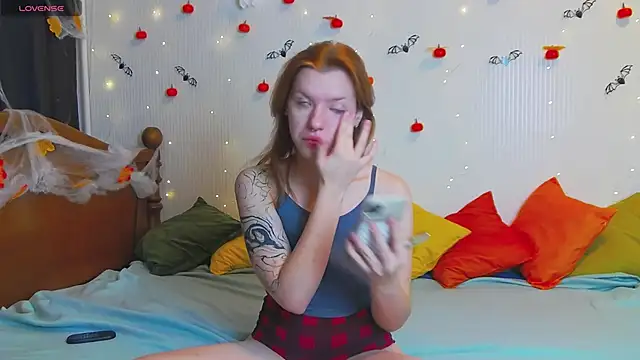 MeganNewCat online show from 11/01/25, 09:44