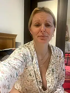 madamlillyrose online show from 12/04/25, 10:24