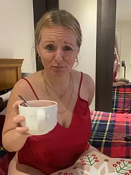 madamlillyrose online show from 12/16/25, 09:03