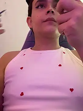 Snapshot of La-Gatiita-trans chatting on 10/27/25, 03:27 La-Gatiita-trans online show from 10/27/25, 03:27