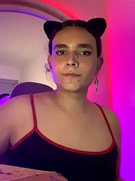 Snapshot of La-Gatiita-trans chatting on 11/11/25, 02:22 La-Gatiita-trans online show from 11/11/25, 02:22