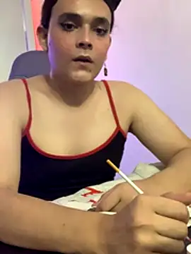 Snapshot of La-Gatiita-trans chatting on 11/14/25, 01:59 La-Gatiita-trans online show from 11/14/25, 01:59