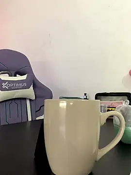 Snapshot of La-Gatiita-trans chatting on 11/15/25, 02:24 La-Gatiita-trans online show from 11/15/25, 02:24