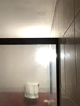 Snapshot of La-Gatiita-trans chatting on 11/17/25, 11:10 La-Gatiita-trans online show from 11/17/25, 11:10