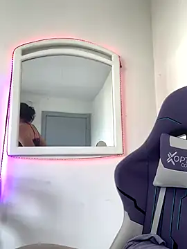 Snapshot of La-Gatiita-trans chatting on 11/22/25, 08:41 La-Gatiita-trans online show from 11/22/25, 08:41