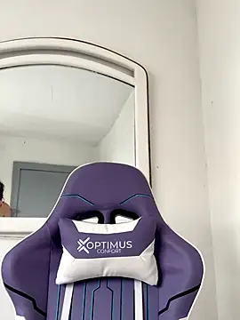 Snapshot of La-Gatiita-trans chatting on 11/29/25, 02:09 La-Gatiita-trans online show from 11/29/25, 02:09