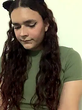 Snapshot of La-Gatiita-trans chatting on 12/05/25, 04:21 La-Gatiita-trans online show from 12/05/25, 04:21