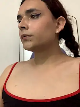 Snapshot of La-Gatiita-trans chatting on 12/13/25, 11:43 La-Gatiita-trans online show from 12/13/25, 11:43