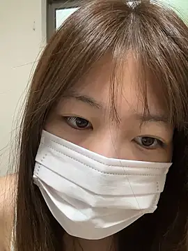 Snapshot of ichika_2_ chatting on 10/25/25, 01:35 ichika 2 online show from 10/25/25, 01:35