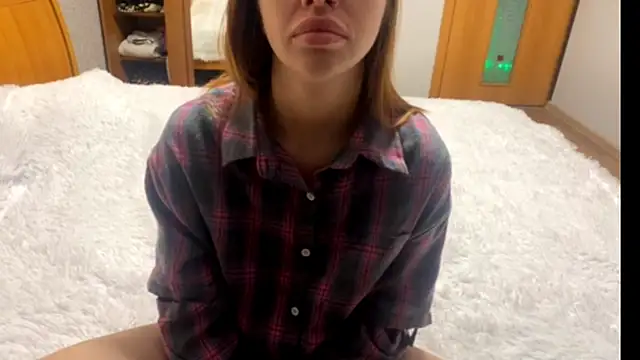 JenevaRuppel online show from 10/26/25, 12:05