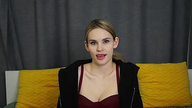 NaomiSweetheart online show from 10/23/25, 10:19