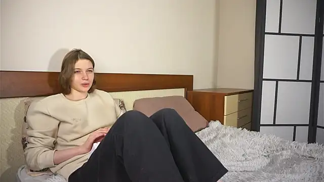 Snapshot of RoslynArcuo chatting on 10/28/25, 08:33 RoslynArcuo online show from 10/28/25, 08:33