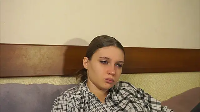 Snapshot of RoslynArcuo chatting on 11/02/25, 08:55 RoslynArcuo online show from 11/02/25, 08:55