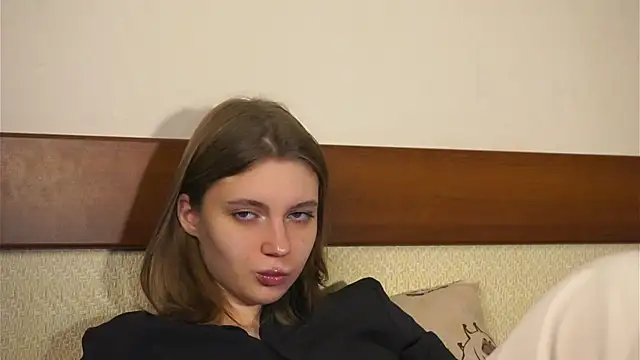 Snapshot of RoslynArcuo chatting on 11/08/25, 08:40 RoslynArcuo online show from 11/08/25, 08:40