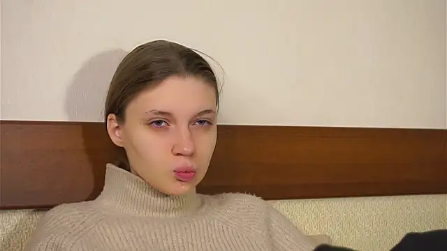 Snapshot of RoslynArcuo chatting on 11/16/25, 08:03 RoslynArcuo online show from 11/16/25, 08:03