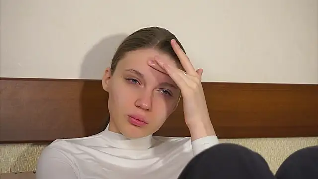 Snapshot of RoslynArcuo chatting on 11/19/25, 08:20 RoslynArcuo online show from 11/19/25, 08:20