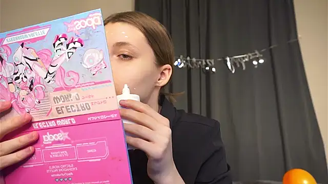 Snapshot of RoslynArcuo chatting on 11/22/25, 08:19 RoslynArcuo online show from 11/22/25, 08:19