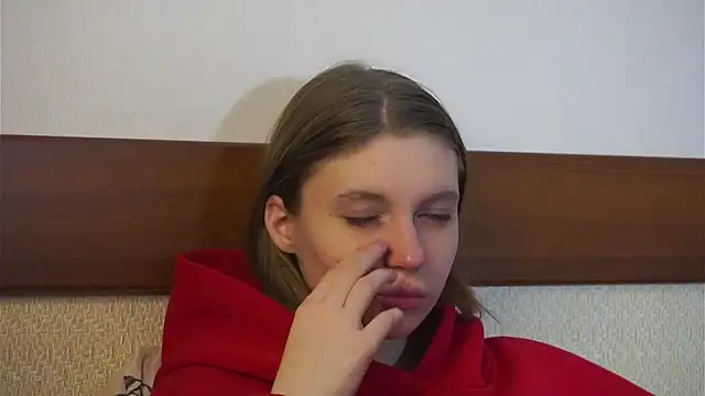 Snapshot of RoslynArcuo chatting on 11/23/25, 08:41 RoslynArcuo online show from 11/23/25, 08:41