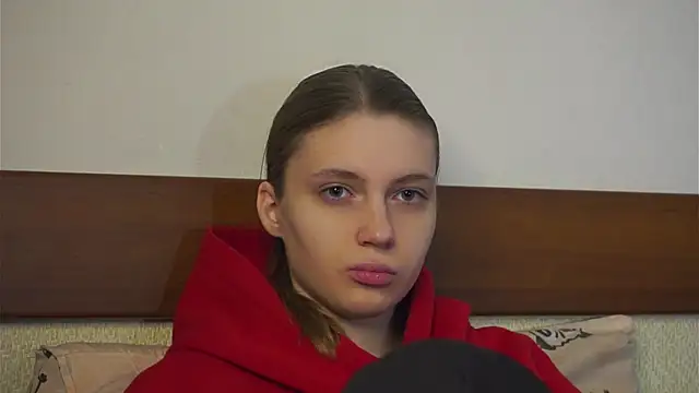 Snapshot of RoslynArcuo chatting on 12/01/25, 08:36 RoslynArcuo online show from 12/01/25, 08:36