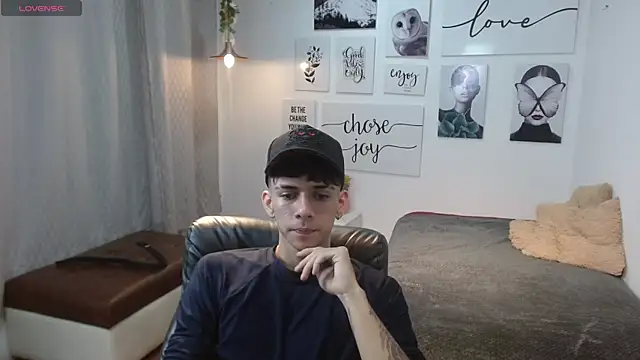 AmethystShadow17 online show from 11/20/25, 04:29