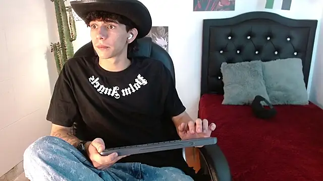 AmethystShadow17 online show from 07/11/26, 04:26