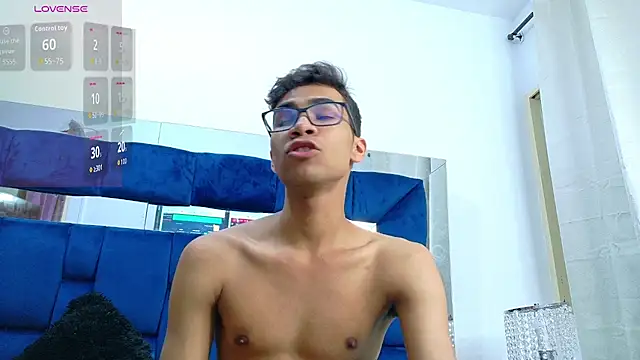 Snapshot of Desire4Duo chatting on 10/29/25, 01:24 Desire4Duo online show from 10/29/25, 01:24