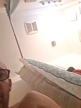 Snapshot of whateveruwanthowever chatting on 11/12/25, 09:14 whateveruwanthowever online show from 11/12/25, 09:14