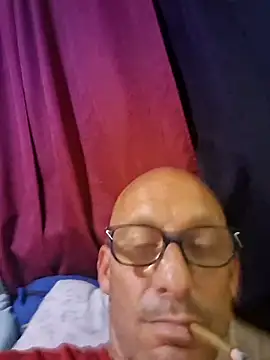 Snapshot of whateveruwanthowever chatting on 11/17/25, 01:22 whateveruwanthowever online show from 11/17/25, 01:22