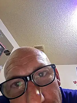 Snapshot of whateveruwanthowever chatting on 11/19/25, 02:44 whateveruwanthowever online show from 11/19/25, 02:44