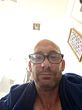 Snapshot of whateveruwanthowever chatting on 11/24/25, 12:32 whateveruwanthowever online show from 11/24/25, 12:32