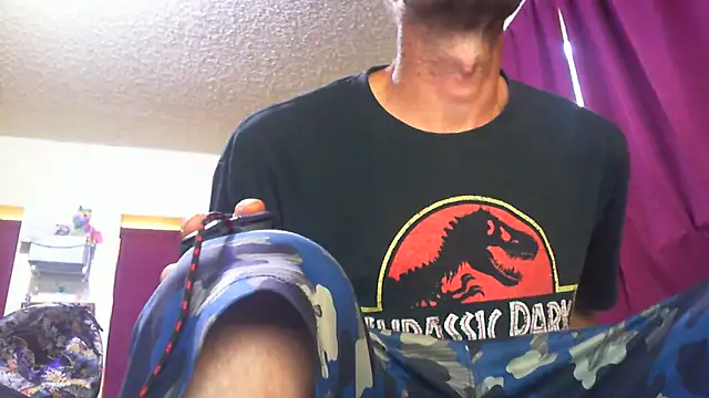 Snapshot of whateveruwanthowever chatting on 12/14/25, 10:47 whateveruwanthowever online show from 12/14/25, 10:47