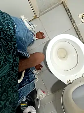 Snapshot of dogstanx chatting on 10/17/25, 04:04 dogstanx online show from 10/17/25, 04:04