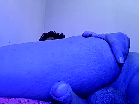 Snapshot of dogstanx chatting on 10/21/25, 04:13 dogstanx online show from 10/21/25, 04:13