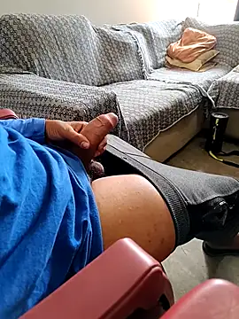 Snapshot of dogstanx chatting on 10/21/25, 04:51 dogstanx online show from 10/21/25, 04:51