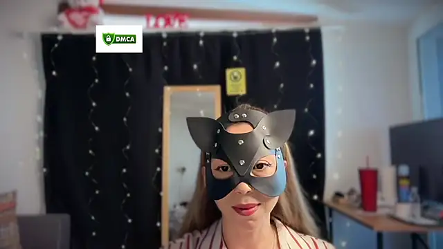  Nefertiti online show from 06/11/26, 02:04