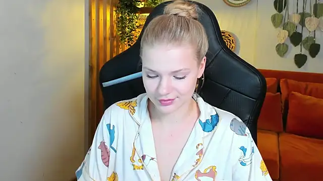 LilitRosen online show from 10/21/25, 05:57
