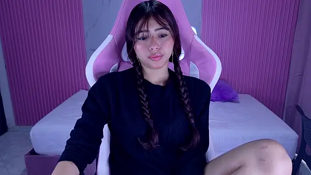 Snapshot of dafne17_ chatting on 11/21/25, 02:16 dafne17 online show from 11/21/25, 02:16