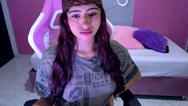 Snapshot of dafne17_ chatting on 11/30/25, 12:42 dafne17 online show from 11/30/25, 12:42