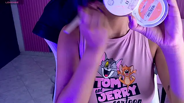 Snapshot of dafne17_ chatting on 12/17/25, 05:02 dafne17 online show from 12/17/25, 05:02